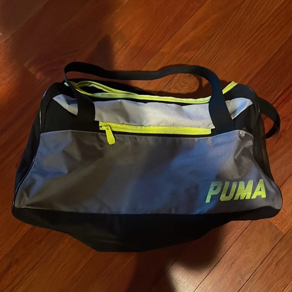 Bundle of 2 duffel bags - Picture 2 of 5